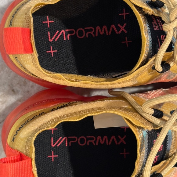 Men’s NIKE AIR VaporMax 2019 running shoes- Red/gold. Size 7.5 - Picture 9 of 10